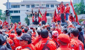 Temui Ratusan Massa PBB