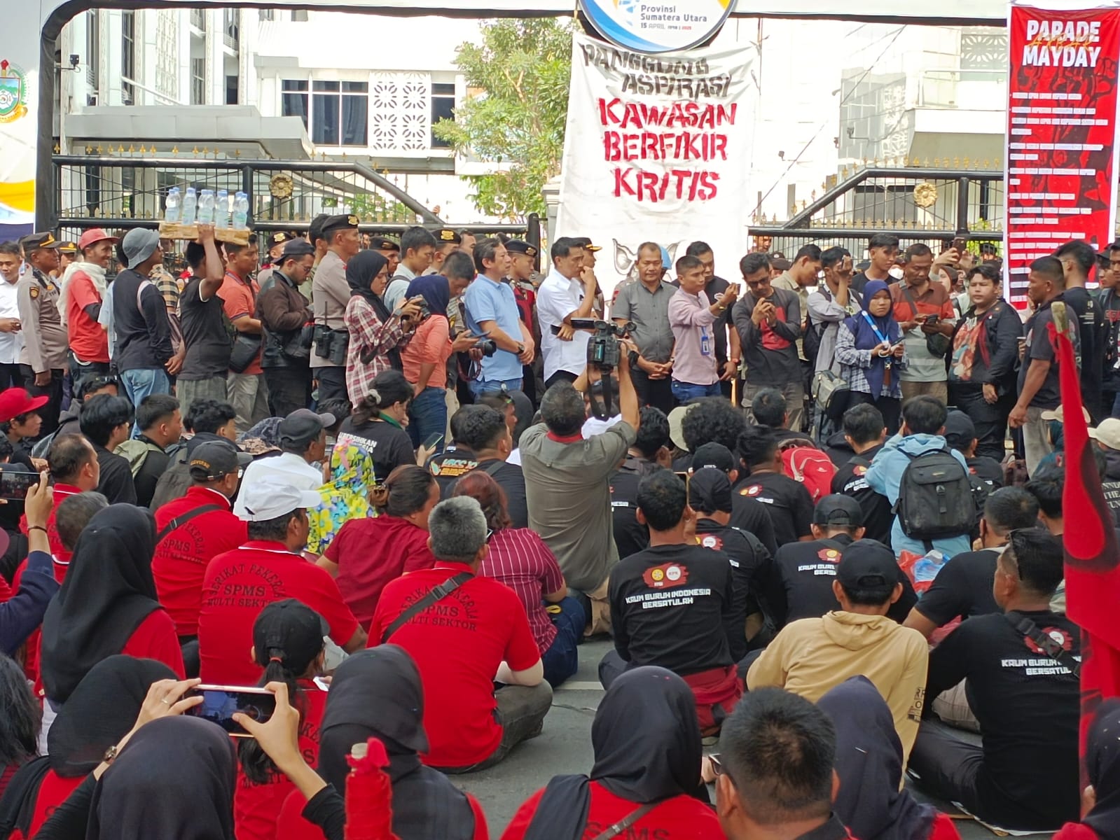 Pengamanan Humanis Warnai Perayaan May Day 2025 1