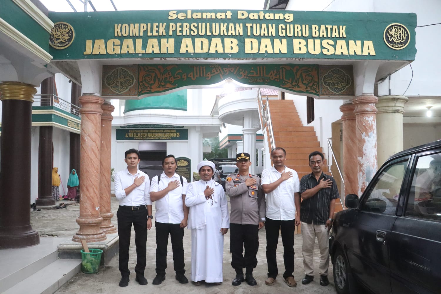 Kapolda Sumut Serahkan Sapi Kurban